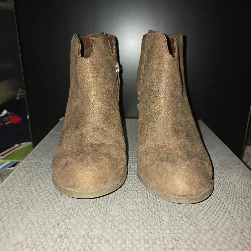 Carlos Wedge Bootie Size 7